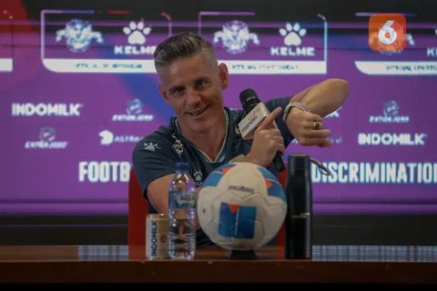 Pelatih Timnas Indonesia, John Herdman, memimpin anak asuhnya saat menghadapi Oman pada FIFA Matchday periode Juni 2026 di Stadion Utama Gelora Bung Karno, Jakarta. Berkat racikan Herdman, Ti