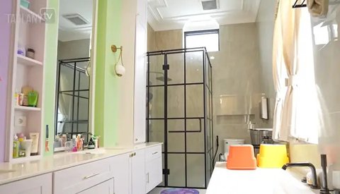 Potret Kamar Tidur Anak di Rumah Sarwendah / Youtube Taulany TV