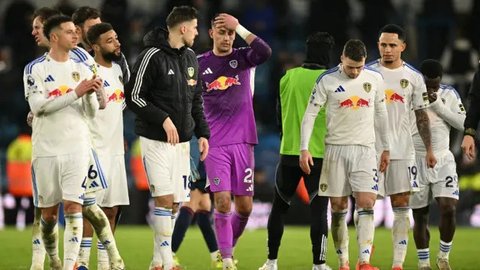 Aksi Senne Lammens pada laga pekan ke-7 Premier League antara Manchester United vs Sunderland di Old Trafford - AP Photo/Dave Thompson