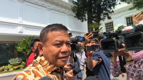 Massa aksi dari sejumlah elemen mahasiswa yang tergabung dalam tergabung dalam Badan Eksekutif Mahasiswa Seluruh Indonesia (BEM SI) mulai berdatangan. Mereka hadir di Patung Kuda Arjuna Wiwah