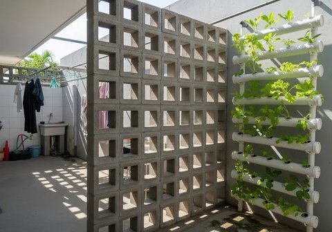 Inspirasi Area Jemuran dengan Roster Rumah Type 36. (Foto: AI)