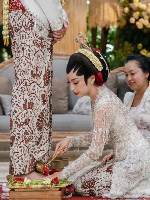 Detail Kebaya Akad Jennifer Coppen  (instagram.com/jennifercoppenreal20)