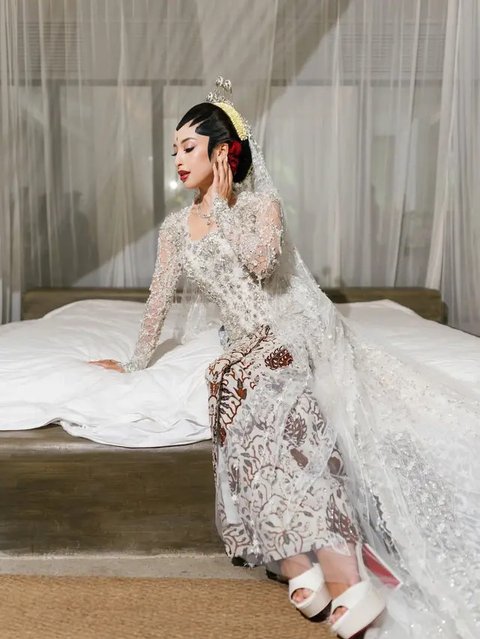 Detail Kebaya Akad Jennifer Coppen  (instagram.com/jennifercoppenreal20)