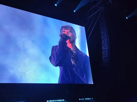 Ariel Noah menjadi bintang tamu dalam Konser 25 Tahun Janji Suci Yovie & Nuno, Sabtu (13/6/2026). (Foto: Liputan6.com/ Mevi Linawati)