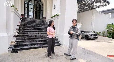 Potret Fasad Depan Rumah Sarwendah (YouTube/AH)