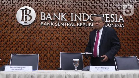 Gubernur Bank Indonesia Perry Warjiyo menyampaikan hasil Rapat Dewan Gubernur (RGD) Bank Indonesia di Jakarta, Kamis (19/12/2019). RDG tersebut, BI memutuskan untuk tetap mempertahankan suku