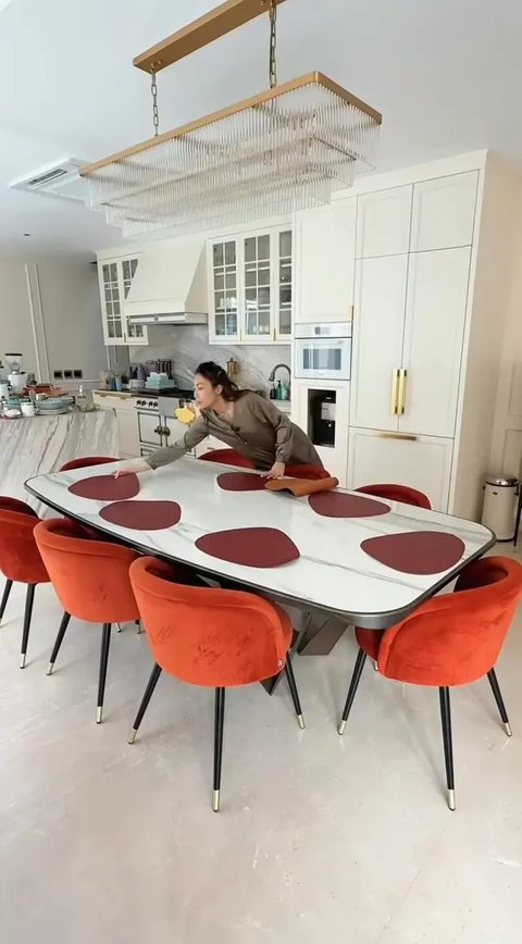 Potret Dapur di Rumah Ayu Dewi / Instagram @mrsayudewi