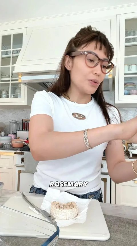 Potret Dapur di Rumah Ayu Dewi / Instagram @mrsayudewi