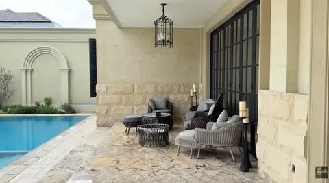 Model Kolam Renang di Rumah Tasya Farasya (youtube.com/@tasyafarasya25)