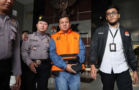 Bupati Kuantan Singingi Suhardiman Amby usai menjalani pemeriksaan di Gedung Merah Putih KPK, Jakarta, Rabu (1/7/2026). (Merdeka.com/ arie Basuki)