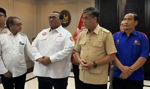 Menteri Ketenagakerjaan, Yassierli bersama Presiden Konfederasi Serikat Pekerja Seluruh Indonesia (KSPSI), Andi Gani Nena Wea. (Dok Kemnaker)