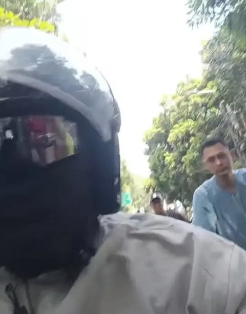 Polisi menangkap FRS (37), pelaku pemukulan terhadap seorang pengendara sepeda motor di Jalan Raya Jagakarsa. (Foto: Istimewa)