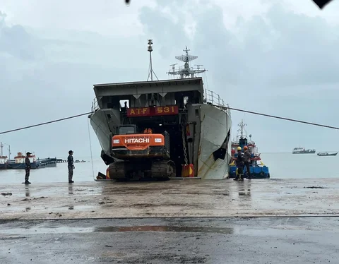 TNI AL kirim alat berat ke sumatra utara
