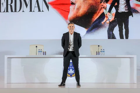Pelatih Timnas Indonesia John Herdman saat konferensi pers perdana di Hotel Mulia, Senayan, Jakarta Pusat, Selasa (13/1/2026)