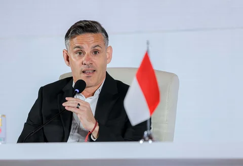 Pelatih Timnas Indonesia John Herdman saat konferensi pers perdana di Hotel Mulia, Senayan, Jakarta Pusat, Selasa (13/1/2026)