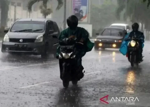 BMKG mengeluarkan Peringatan BMKG Hujan Lebat hingga sangat lebat di sejumlah daerah, mengimbau masyarakat untuk waspada menghadapi dinamika atmosfer yang berpotensi memicu cuaca ekstrem.