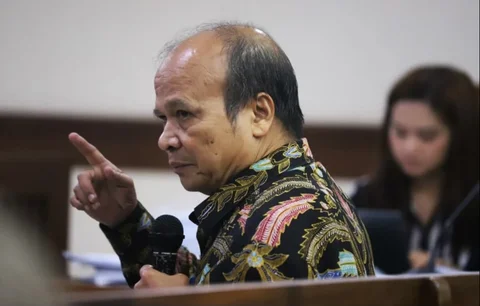 Mantan Kepala PPATK Yunus Husein menjelaskan mekanisme penerbitan surat berharga bank dalam sidang gugatan CMNP di Pengadilan Negeri Jakarta Pusat, Rabu (14/01/2025).