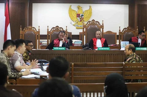 Mantan Kepala PPATK Yunus Husein menjelaskan mekanisme penerbitan surat berharga bank dalam sidang gugatan CMNP di Pengadilan Negeri Jakarta Pusat, Rabu (14/01/2025).