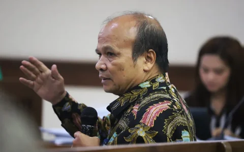 Mantan Kepala PPATK Yunus Husein menjelaskan mekanisme penerbitan surat berharga bank dalam sidang gugatan CMNP di Pengadilan Negeri Jakarta Pusat, Rabu (14/01/2025).