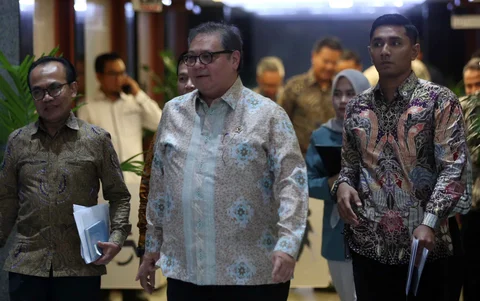 Menteri Koordinator (Menko) Bidang Perekonomian, Airlangga Hartarto menyambangi Gedung Merah Putih Komisi Pemberantasan Korupsi (KPK), Jakarta, Rabu (14/02/2026).