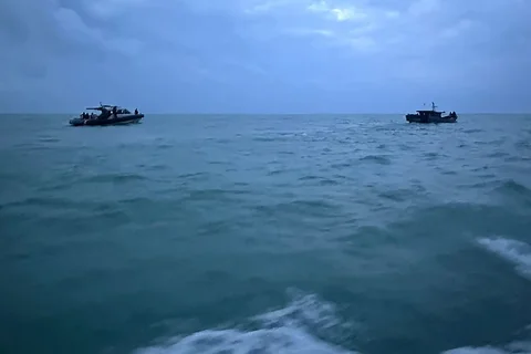 Kapal nelayan yang diamankan saat upaya penyelundupan bijih timah ilegal di Perairan Timur Selat Bangka, Kepulauan Bangka Belitung. Rabu (14/01/2026).