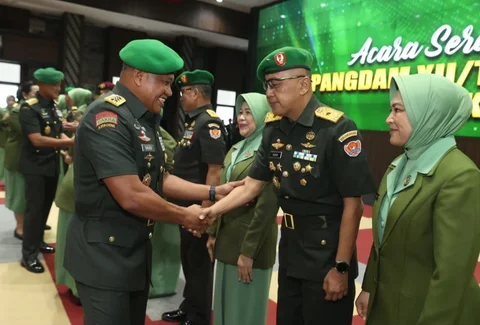 Wakil Kepala Staf Angkatan Darat Letjen TNI Muhammad Saleh Mustafa memimpin serah terima jabatan sejumlah pejabat strategis TNI AD di Markas Besar Angkatan Darat Jakarta Rabu (14/01/2026).