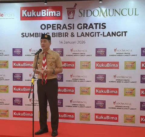 Walikota Bogor, Dedie A. Rachim memberikan kata sambutan kegiatan baksos Operasi Gratis Sumbing Bibir dan Langit-Langit di RS Hermina Bogor.