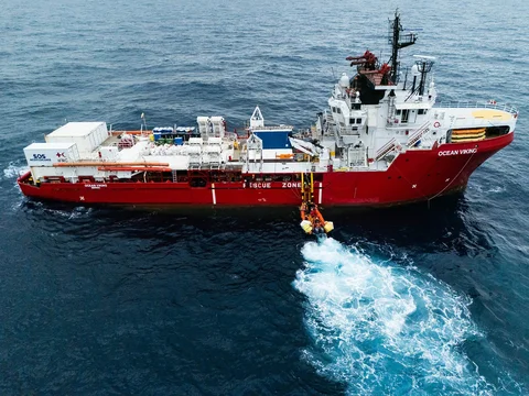 Kapal penyelamat Ocean Viking saat melakukan operasi penyelamatan di zona pencarian dan penyelamatan di lepas perairan internasional Libya, Jumat (16/01/2026).