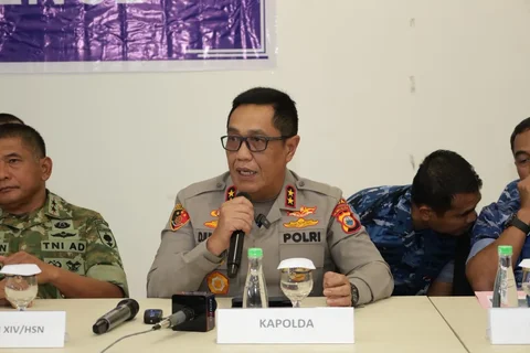 Kapolda Sulawesi Selatan Irjen Pol. Djuhandhani Rahardjo Puro