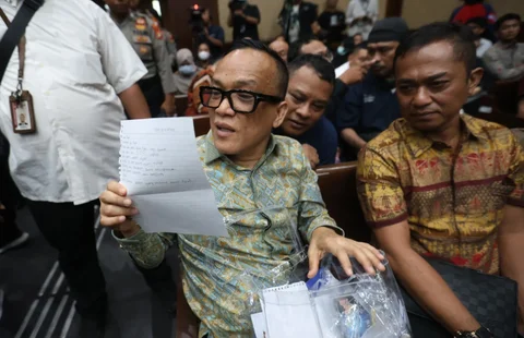 Wakil Menteri Ketenagakerjaan periode 2024&ndash;2025 Immanuel (Noel) Ebenezer Gerungan  saat mengikuti  sidang perdana kasus dugaan pemerasan dalam pengurusan sertifikat K3 di lingkungan Kemenaker di Pengadilan Tindak Pidana Korupsi pada PN Jakarta Pusat, Senin (19/01/2026).