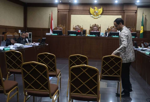 Terdakwa kasus dugaan korupsi dalam digitalisasi pendidikan pengadaan laptop Chromebook Nadiem Makarim saat mengikuti sidang lanjutan di Pengadilan Tipikor, Jakarta, Senin (19/1/2026)
