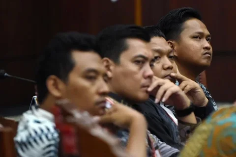 Uji materi pasal 8 UU No 40 Tahun 1999 tentang Pers diajukan oleh Ikatan Wartawan Hukum (IWAKUM).