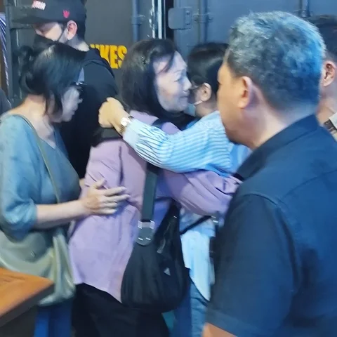 Penyerahan Jenazah Pramugari ATR 42-500
