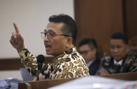 Mantan General Manager Fixed Income PT Bhakti Investama Togi Sitindaon memberikan keterangan dalam sidang gugatan perdata CMNP melawan MNC Asia Holding di Pengadilan Negeri Jakarta Pusat, Rabu (21/01/2026).