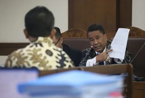 Mantan General Manager Fixed Income PT Bhakti Investama Togi Sitindaon memberikan keterangan dalam sidang gugatan perdata CMNP melawan MNC Asia Holding di Pengadilan Negeri Jakarta Pusat, Rabu (21/01/2026).