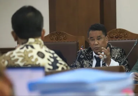 Mantan General Manager Fixed Income PT Bhakti Investama Togi Sitindaon memberikan keterangan dalam sidang gugatan perdata CMNP melawan MNC Asia Holding di Pengadilan Negeri Jakarta Pusat, Rabu (21/01/2026).