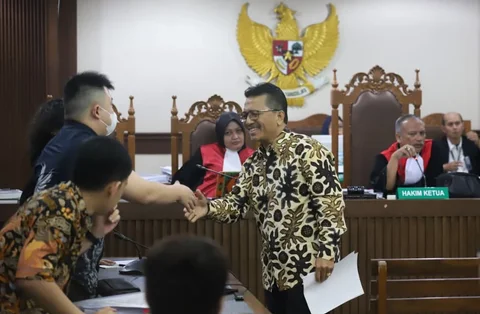 Mantan General Manager Fixed Income PT Bhakti Investama Togi Sitindaon usai memberikan keterangan dalam sidang gugatan perdata CMNP melawan MNC Asia Holding di Pengadilan Negeri Jakarta Pusat, Rabu (21/01/2026).