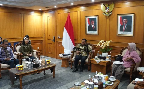 Menteri Kependudukan dan Pembangunan Keluarga Wihaji menerima audiensi Komnas Perempuan didampingi Wakil Menteri Ratu Ayu Isyana Bagoes Oka di kantor Kemendukbangga BKKBN Jakarta, Rabu (21/01/2026).