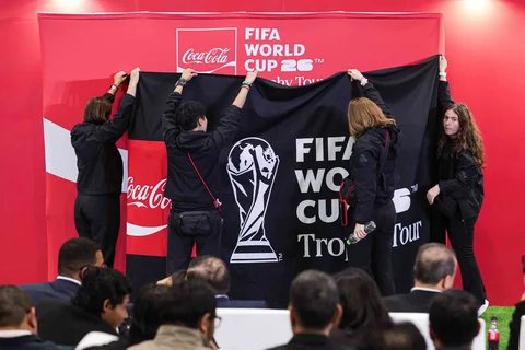 Trofi FIFA World Cup 2026 saat akan diperlihatkan kepada media  di Jakarta International Convention Center (JICC), Senayan, Jakarta, Kamis (22/1/2026).