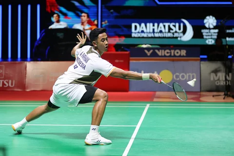 Tunggal putra Indonesia, Alwi Farhan,  saat menyingkirkan wakil Taiwan, Chi Yu Jen, dengan skor telak dua gim langsung, 21-11 dan 21-12 pada babak semifinal  Indonesia Masters 2026 di Istora Senayan, Jakarta, Sabtu (24/01/2026).