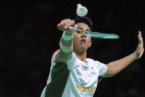 Pebulu tangkis tunggal putra Indonesia Alwi Farhan saat melawan pebulu tangkis  asal Thailand, Panitchaphon Teeraratsakul pada babak final Daihatsu Indonesia Masters 2026 di Istora Senayan, Jakarta, Minggu (25/1/2026).