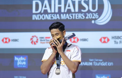 Pebulu tangkis tunggal putra Indonesia Alwi Farhan usai mengalahkan lawannya asal Thailand, Panitchaphon Teeraratsakul pada babak final Daihatsu Indonesia Masters 2026 di Istora Senayan, Jakarta, Minggu (25/1/2026).