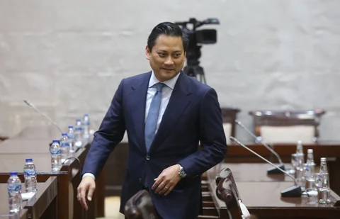 Calon Deputi Gubernur Bank Indonesia Thomas Djiwandono  mengikuti uji kelayakan dan kepatutan calon Deputi Gubernur Bank Indonesia di ruang Komisi XI DPR, Kompleks Parlemen, Senayan, Jakarta, Senin (26/1/2026).