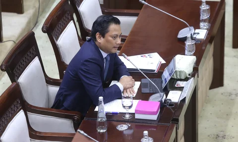 Calon Deputi Gubernur Bank Indonesia Thomas Djiwandono  mengikuti uji kelayakan dan kepatutan calon Deputi Gubernur Bank Indonesia di ruang Komisi XI DPR, Kompleks Parlemen, Senayan, Jakarta, Senin (26/1/2026).