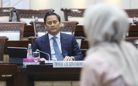Calon Deputi Gubernur Bank Indonesia Thomas Djiwandono  mengikuti uji kelayakan dan kepatutan calon Deputi Gubernur Bank Indonesia di ruang Komisi XI DPR, Kompleks Parlemen, Senayan, Jakarta, Senin (26/1/2026).