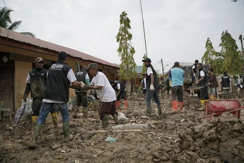 Dukung Pemulihan Pascabencana, Relawan BRI Peduli Terjun Langsung 'Bersih-bersih Sekolah' di Aceh Tamiang