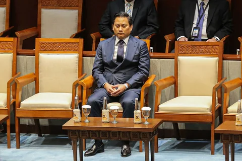 Deputi Gubernur Bank Indonesia (BI) terpilih Thomas Djiwandono saat mengikuti  Rapat Paripurna DPR ke-12 Masa Persidangan III Tahun Sidang 2025-2026 di Kompleks Parlemen, Senayan, Jakarta, Selasa (27/01/2026).