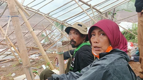 Empat Hari Menanti di Tengah Longsor Cisarua, Nani Larut dalam Duka