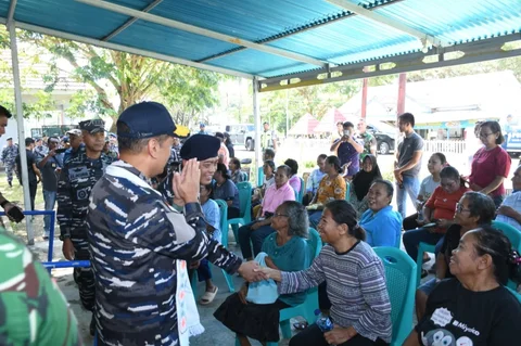 Perkuat Kemanunggalan dengan Rakyat, TNI AL Gelar Bakti Sosial dan ...