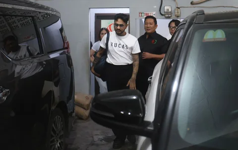 Musisi sekaligus aktor Onadio Leonardo usai menyelesaikan masa rehabilitasi dan keluar dari  Yayasan Pemulihan Natura Indonesia (ULTRA), Jakarta Selatan, Rabu 18/01/2026).